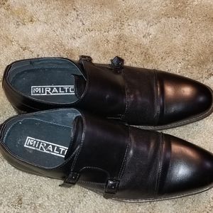 Black double monk stap shoes